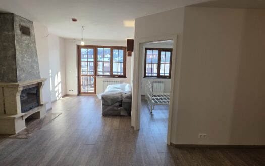 South-facing property! Luxuriously finished 1-bedroom apartment, with log fireplace and a storage room in a new Residential building in Bansko
