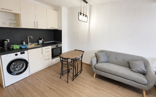 Spacious and fully furnished studio apartment with a storage room in a Residential building in Bansko, low maintenance fee