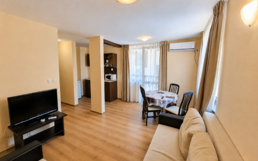 Well-Furnished 1-Bedroom Apartment with Two Balconies in Royal Park, Bansko